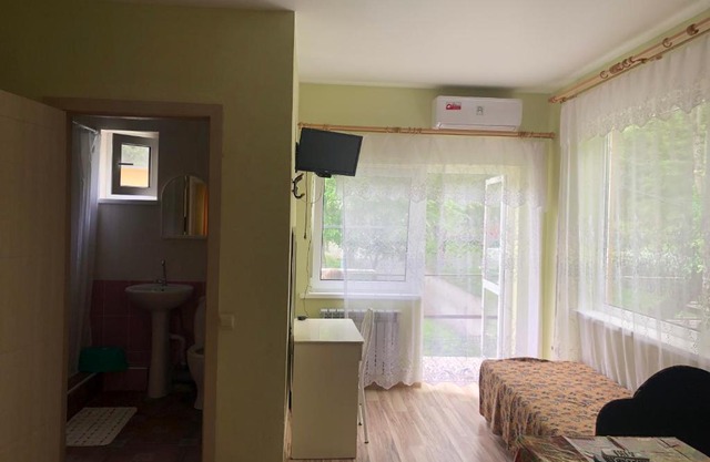 Uyut Guest House