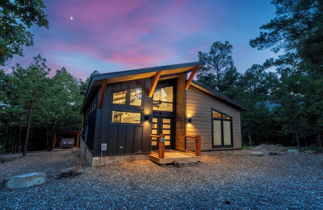 Vacana: Manhattan, Arcade, Hot Tub, Fire Pit, Pets