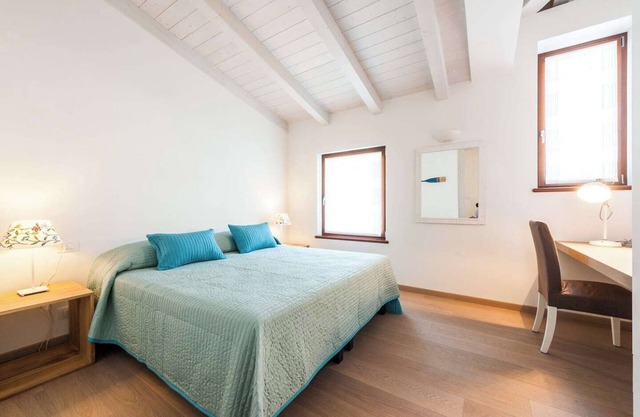 Vacation Apartment “Vecchio Frantoio” with Lake View, Mountain View & Terrace
