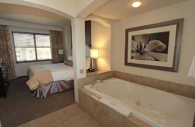 Vacation condo with in room jacuzzi tubs by Vegas Strip