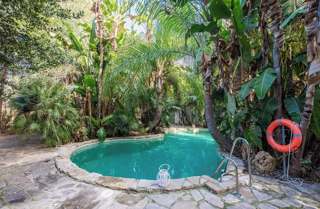 Vacation Home "Apartamento Cortijo Rural Las Aves" with Mountain View & Shared Pool