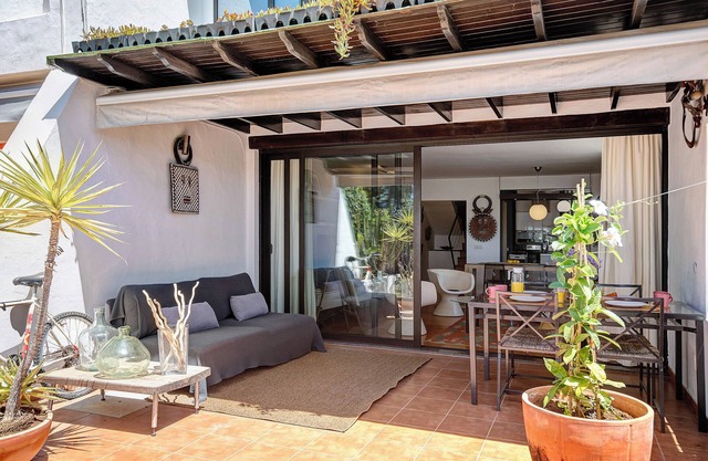 Vacation Home 'Casa La Rosa Del Mar' with Private Terrace, Balcony and Wi-Fi