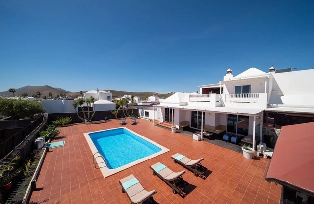 Vacation Home 'Ladera De Conil' with Sea View, Wi-Fi and Air Conditioning