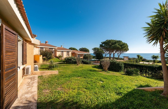 Vacation Home "Le Gemelle Al 212" with Sea View, Private Garden and A/C