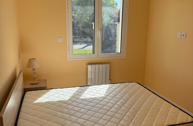 Vacation home with small swimming pool located 10 min from Soulac