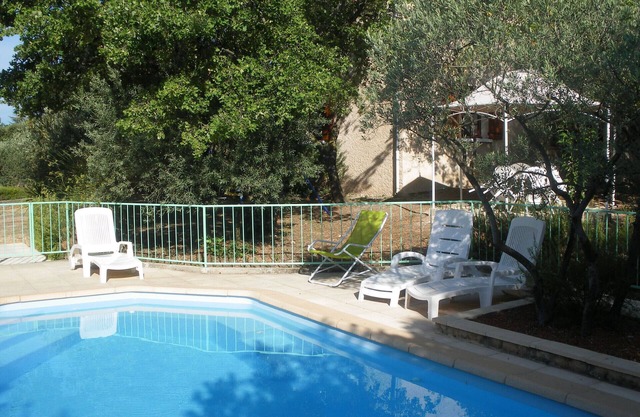 Vacation rental Luberon CABRIERES D'AVIGNON LS2-2