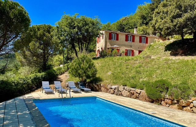 Vacation villa with pool and formidable views