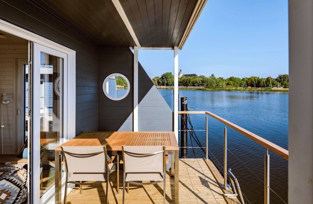Vacations on a houseboat - pure relaxation for water and landlubbers alike!