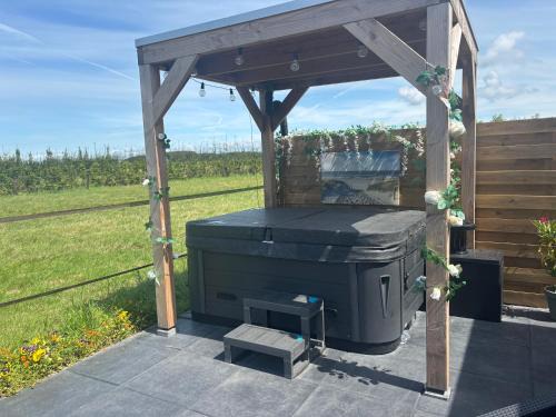 vakantiehuisje DE WEELEN met Jacuzzi Huwelijks topkeuze!