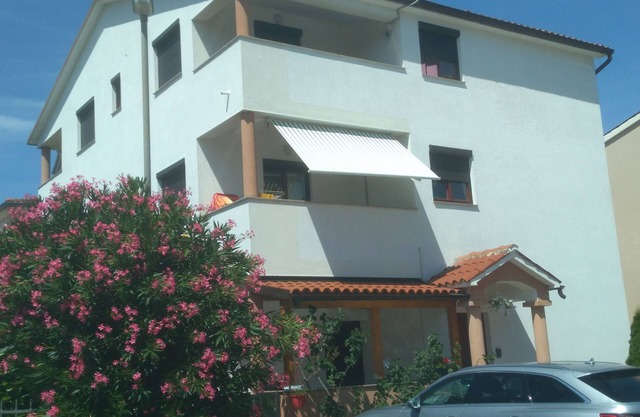 Valentina, 2 bedrooms, beach250m. air conditioning, parking, wi-fi,