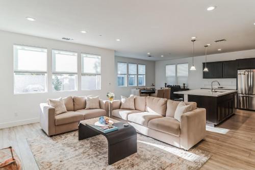 Valley Getaway 15 mins from Napa 10 min from Suisan valley large backyard with fire pit and more