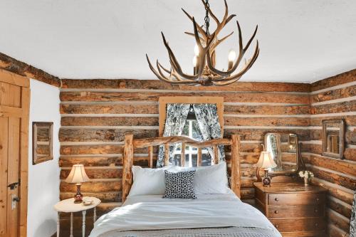 Valley House Inn Log Haven Suite