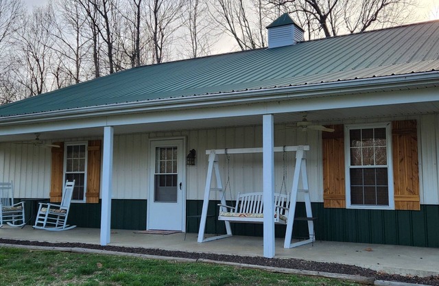 VALLEY VIEW LODGE, A MODERN CABIN IN WESTERN KY