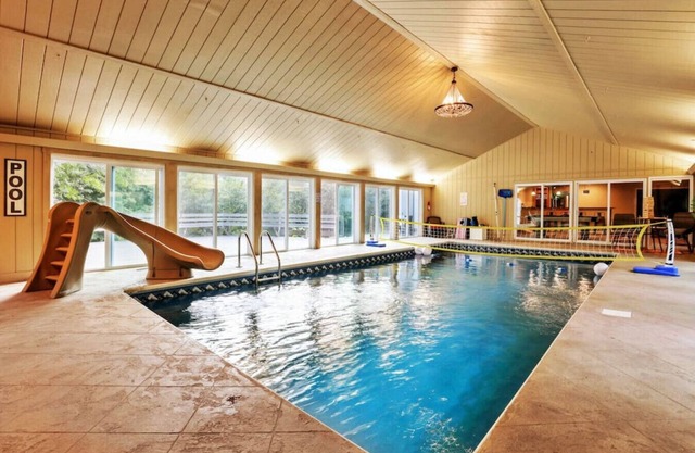 Valley View Villa: Indoor pool, Basketball court, and theater room