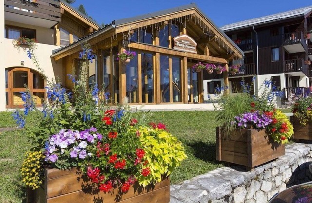 Valmorel | 2BR for 10 + Ski-in, Ski-out!