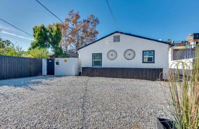 Van Nuys Abode w/Patio, 7 Mi to Universal Studios