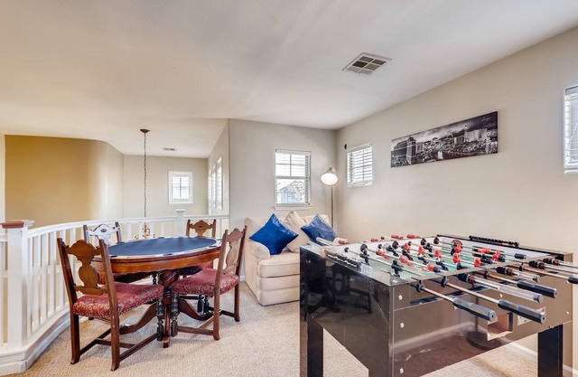 Vegas Themed 6BR · Game Room · 2 Suites · EV · Spacious Retreat For 14 Guest