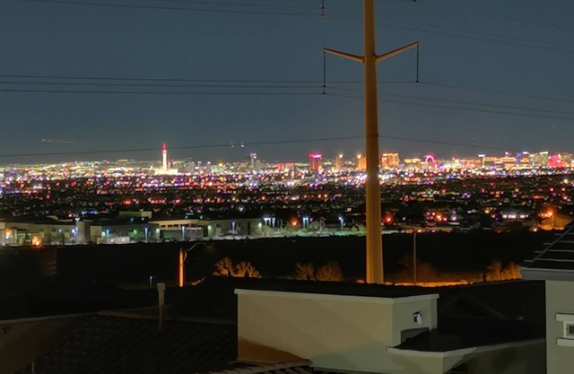 Vegas Valley Views!! Family friendly gated Vegas neighborhood.