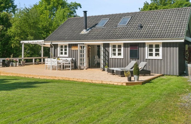 "Veljan" - 1.2km from the sea by Interhome