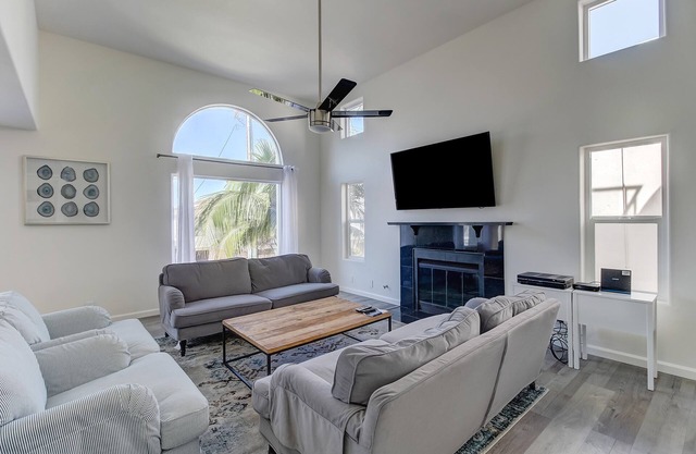 Ventura Beach House with Ocean View