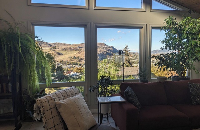 Vernon with a View - Family home with Pool + Hot Tub
