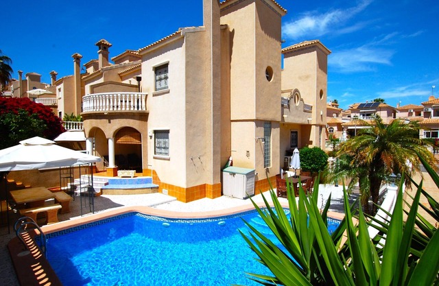 Very beautiful house close to everything, private swimming pool, all-inclusive