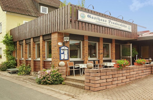 Very bright, friendly apartment with large roof terrace