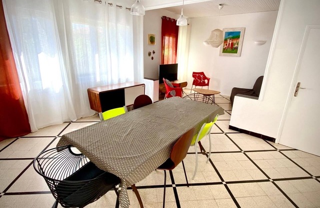 Very cool house in summer, independent close to La Verne beach.