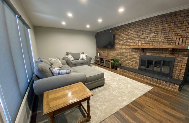 Very Nice 3 Bed 2 Bath Home with HOT TUB, near ND!