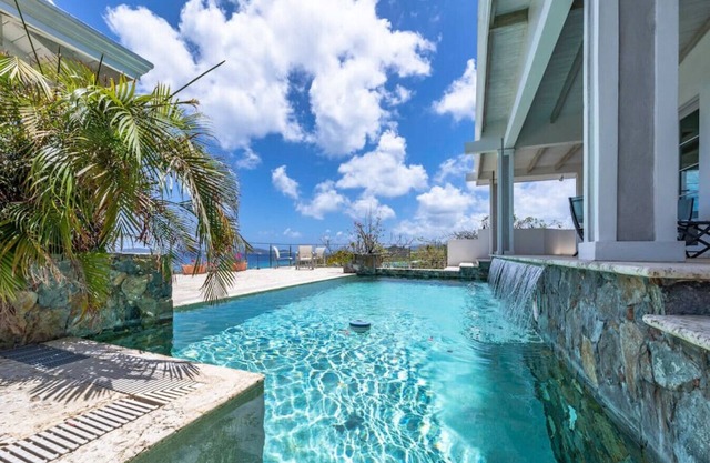 Vessup View · 5BR -Walk to the beach! Close to the Ritz Carlton!