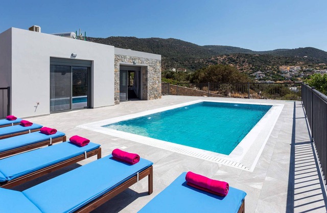 Villa Istron - Three Bedroom Villa, Sleeps 6