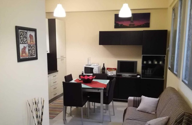 Via Dogali center two-room apartment in Piazza Cairoli