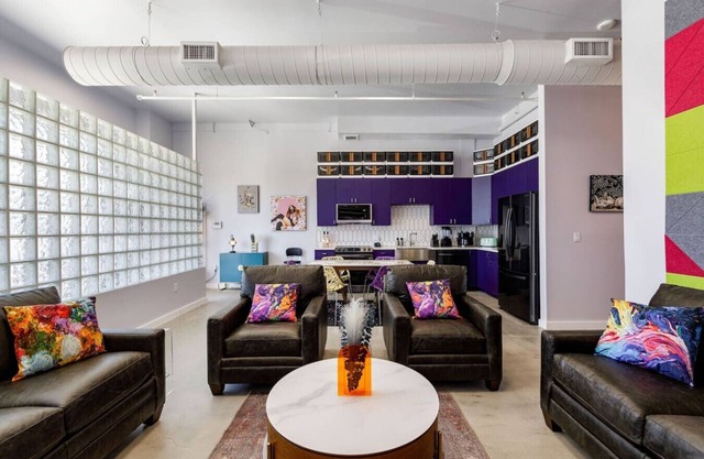 Vibrant 2BR Condo in East Austin