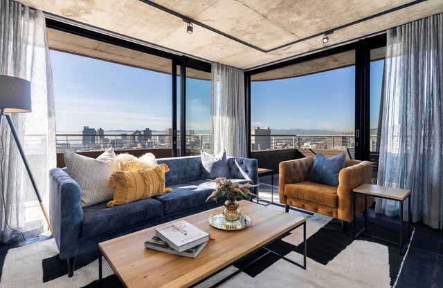 Vibrant Apartment | City and Table Mountain Views