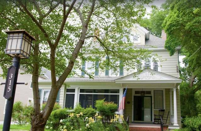 Victorian Home In Historic West End