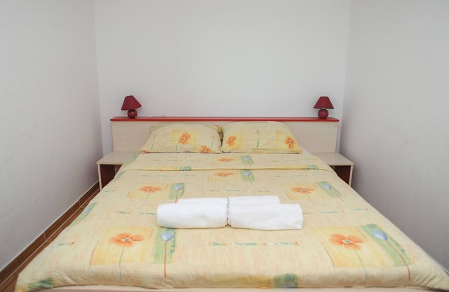 Vila Caska -ap10 - for 6 people- Zrce beach, pool, wifi, air conditioner