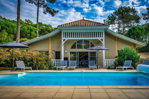 Villa élégante à Lacanau + piscine