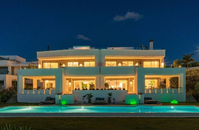 Villa '11 Sunset' with Mountain View, Wi-Fi and Air Conditioning