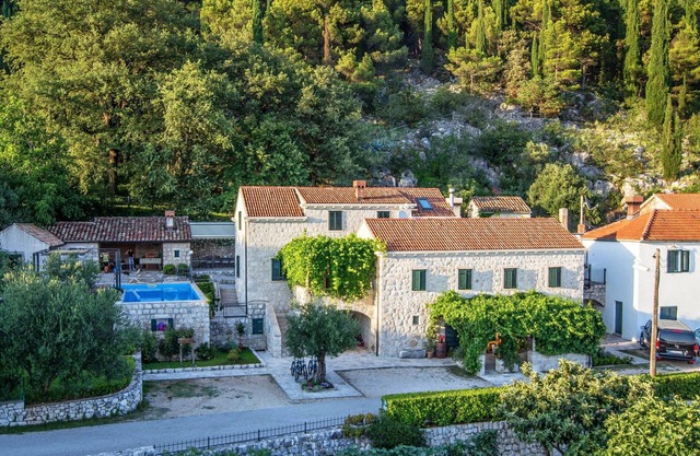 Villa, (11350), Pridvorje, hr