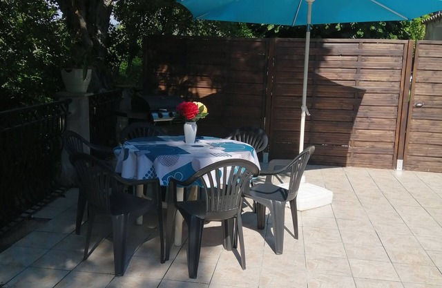Villa . 15mm from the beaches of Bandol, Sanary. 12 km from the Castellet circuit.