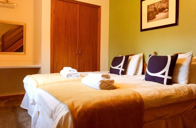 Villa 3, 4 Bedrooms, Sleeps 10 with Sauna and Leisure Club Access