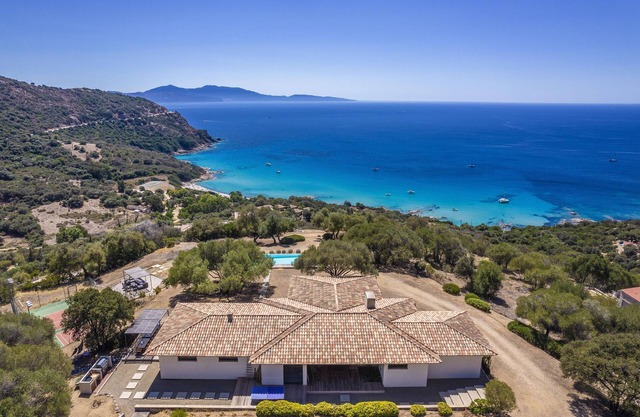Villa 4 bedrooms, pool, sea view, tennis court