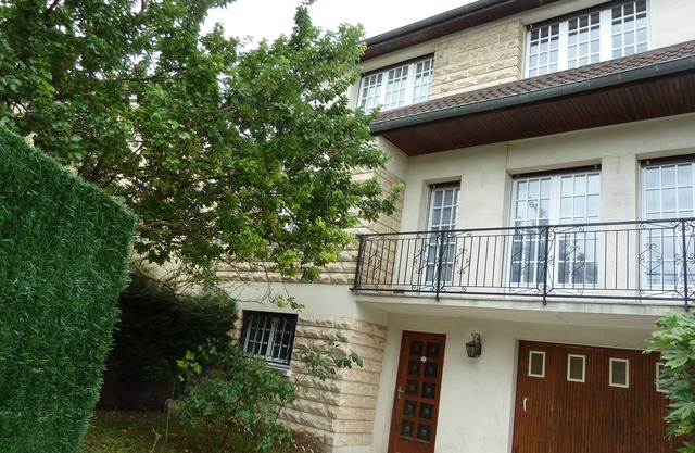 Villa 5* Paris Porte d'Italie,5BR, 4BA W A/C Garden, 2 Parkings