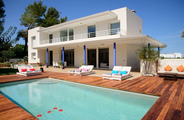 Villa a few steps from the bay of San Antonio and the beach