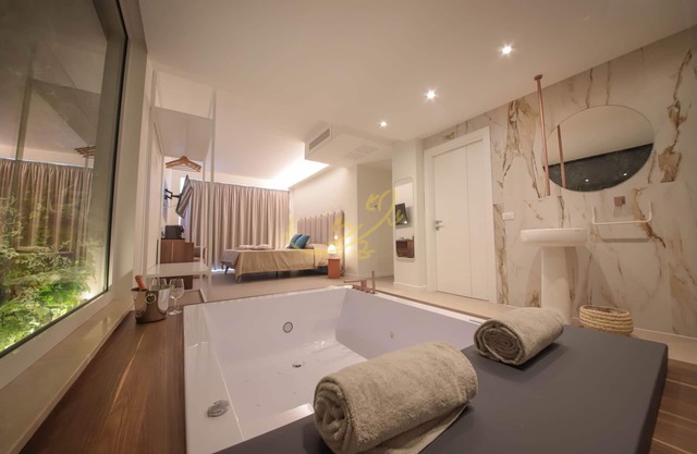 Villa Alberobbè - Six Bedroom Villa, Sleeps 12