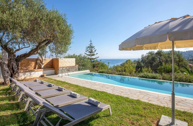 Villa Alkyoni Mare - Three Bedroom Villa, Sleeps 6