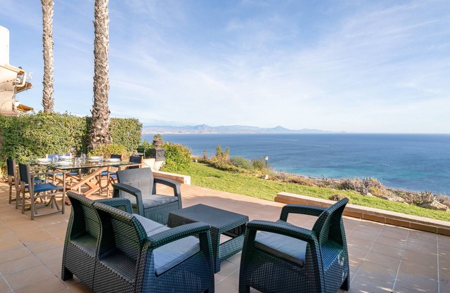 Villa 'Almela's' with Spectacular Sea View, Wi-Fi and Air Conditioning