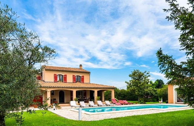 Villa Althen-des-Paluds, 4 bedrooms, 8 persons