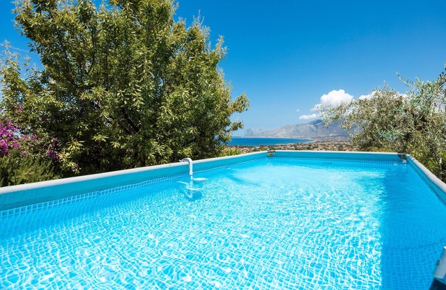 Villa 'Anna Messina' with sea view, Wi-Fi and air conditioning