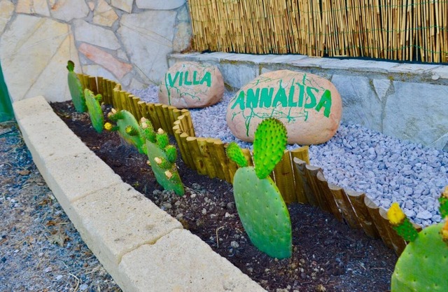 Villa Annalisa with sea view and pool a few steps away from Palermo and Cefalù
